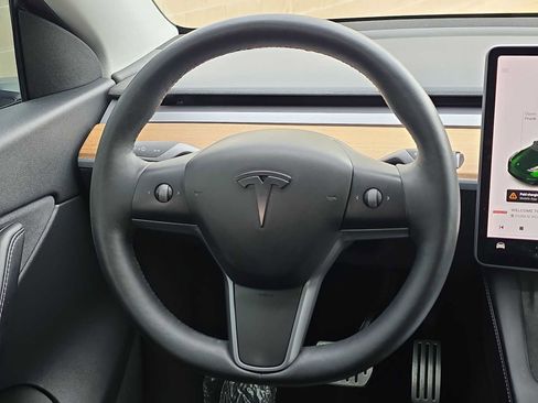 Used 2021 Tesla Model Y Performance image 19