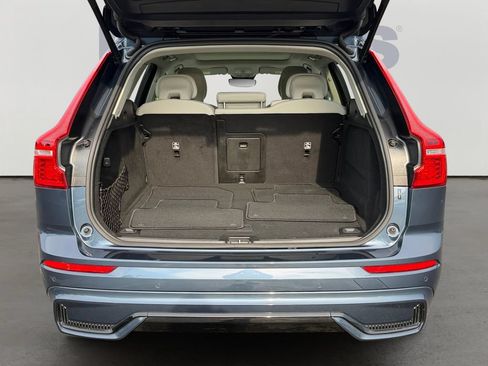 Certified 2024 Volvo XC60 T8 Core w/ Climate Package AWD/4WD image 11