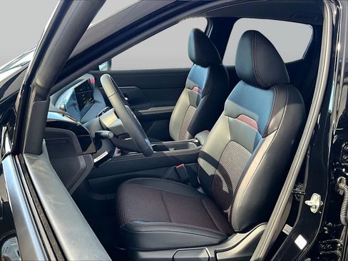 New 2026 Nissan Kicks SR w/ Illumination Package FWD image 15