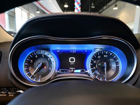 Used 2023 Chrysler 300 Touring AWD/4WD image 28