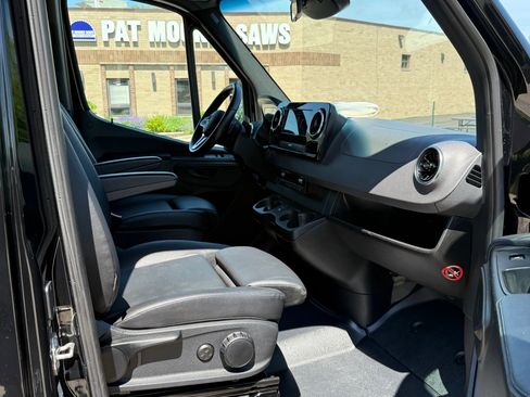Used 2022 Mercedes-Benz Sprinter 2500 image 14