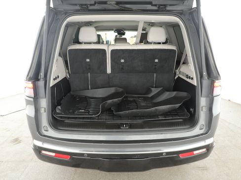 Used 2022 Jeep Wagoneer Series II AWD/4WD image 5
