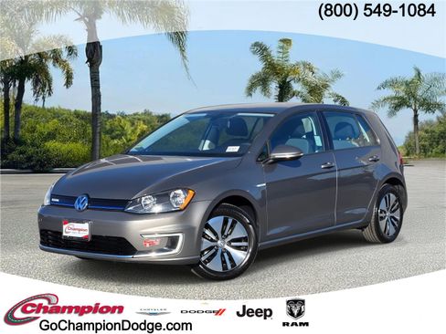 Used 2016 Volkswagen e-Golf SE w/ DC Fast Charging Package image 1