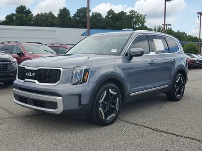 Used 2025 Kia Telluride EX w/ EX Captain's Chair Package