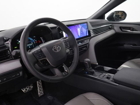 Used 2025 Toyota Camry SE image 22