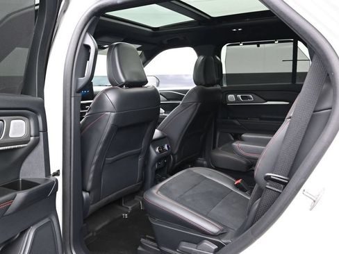 Used 2025 Ford Explorer ST AWD/4WD image 16