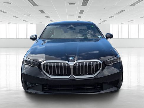 New 2026 BMW i5 eDrive40 w/ Premium Package image 2