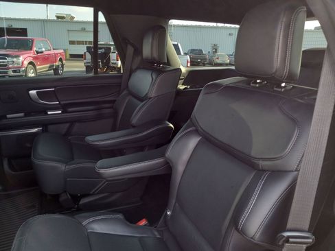 Used 2025 Ford Expedition Platinum w/ Stealth Performance Package AWD/4WD image 16
