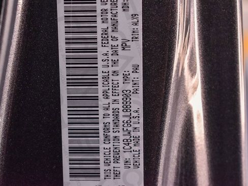 Used 2018 Jeep Wrangler Unlimited Rubicon w/ Connectivity Group image 26