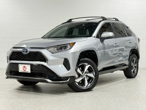 Used 2021 Toyota RAV4 SE image 2