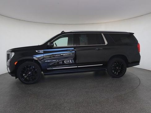 Used 2022 GMC Yukon XL Denali image 5
