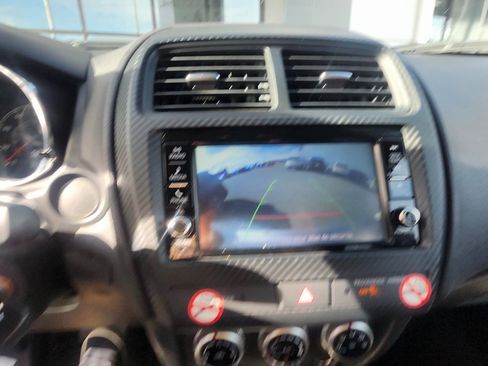 Used 2024 Mitsubishi Outlander SE image 12