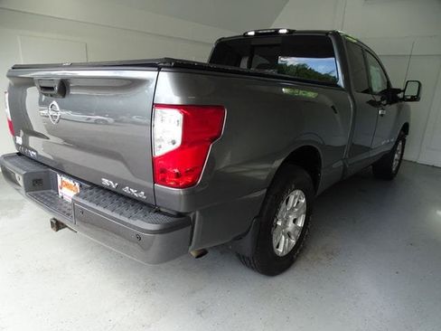 Used 2018 Nissan Titan SV w/ SV Convenience Package AWD/4WD image 22