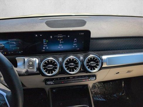 Used 2025 Mercedes-Benz GLB 250 4MATIC w/ Winter Package image 15