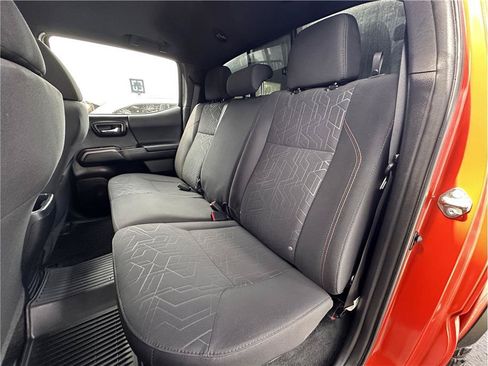 Used 2016 Toyota Tacoma TRD Off-Road AWD/4WD image 16