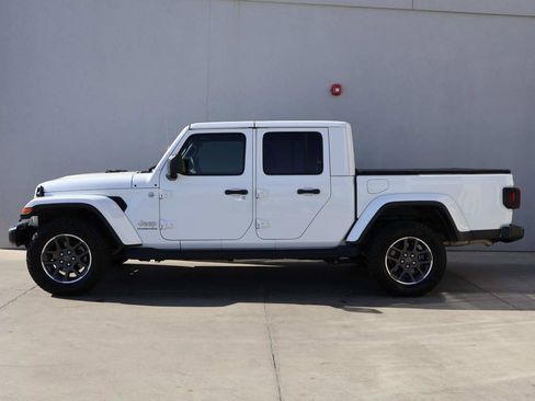 Used 2023 Jeep Gladiator Overland image 2