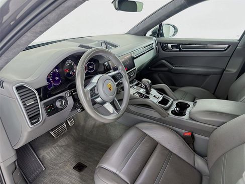Used 2021 Porsche Cayenne GTS AWD/4WD image 4