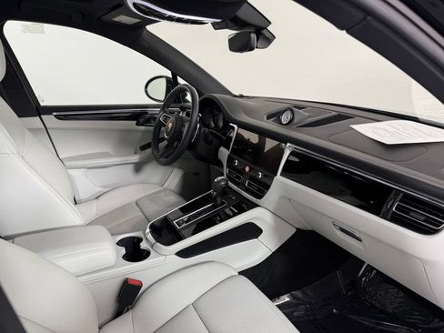 Certified 2026 Porsche Macan AWD/4WD image 15