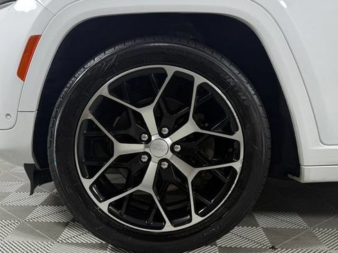Used 2022 Jeep Grand Cherokee Summit AWD/4WD image 9