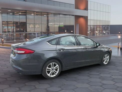 Used 2018 Ford Fusion SE w/ Fusion SE Technology Package FWD image 13
