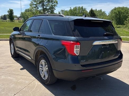 Used 2022 Ford Explorer XLT AWD/4WD image 3