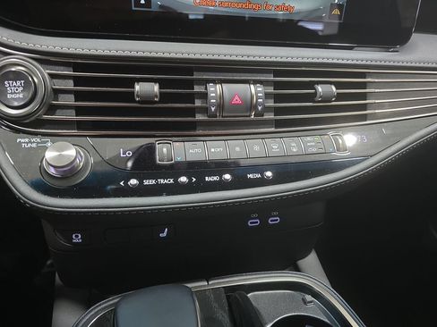 Used 2023 Lexus LS 500 w/ Accessory Package (Z2) RWD image 25