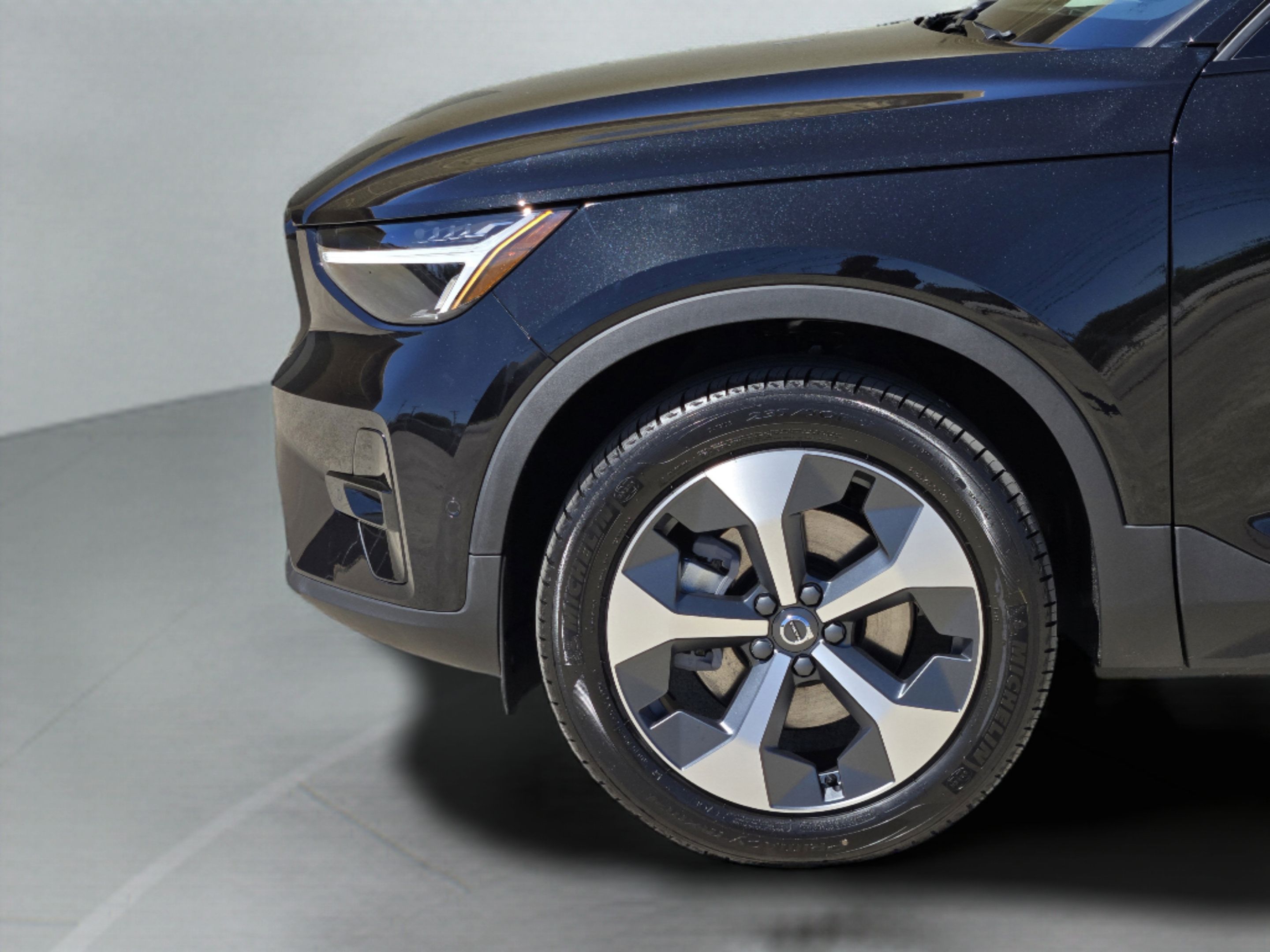 Used 2026 Volvo XC40 B5 Plus w/ Protection Package Premier AWD/4WD image 29