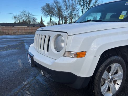 Used 2014 Jeep Patriot Latitude w/ Sun/Sound Group image 5