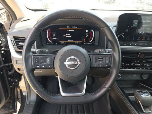 Used 2023 Nissan Rogue Platinum FWD image 16