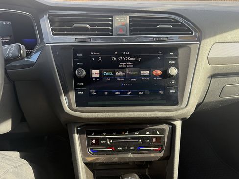 Used 2023 Volkswagen Tiguan SE image 16