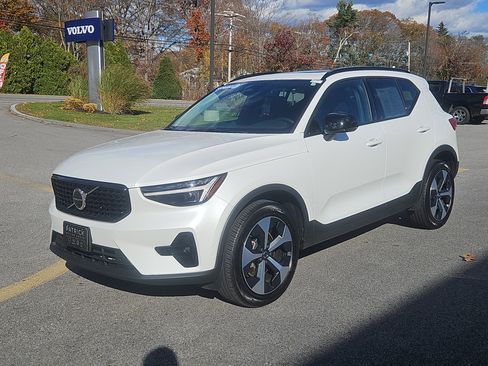 Used 2025 Volvo XC40 B5 Plus w/ Protection Package Premier image 25