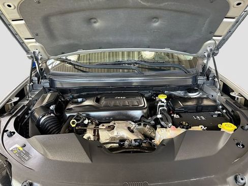 Used 2019 Jeep Cherokee Limited image 28