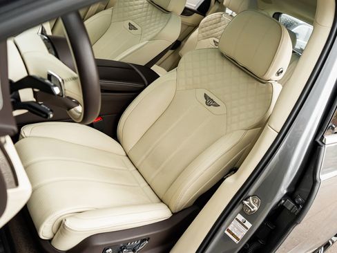 Used 2022 Bentley Bentayga image 26
