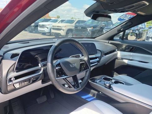 Used 2024 Cadillac Lyriq Luxury RWD image 10