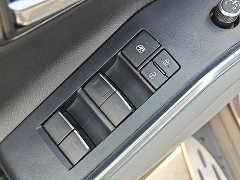 Used 2022 Toyota Highlander Limited FWD image 18