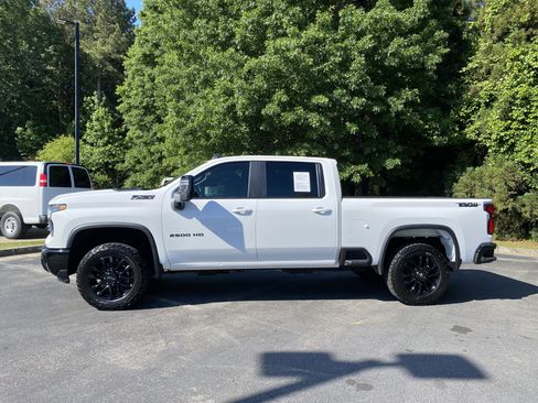 Used 2025 Chevrolet Silverado 2500 LT w/ Trail Boss Package AWD/4WD image 6