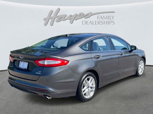 Used 2016 Ford Fusion SE FWD image 3