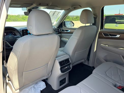 New 2026 Volkswagen Atlas SE FWD image 26