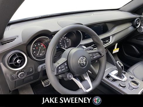 Used 2023 Alfa Romeo Stelvio Ti image 27