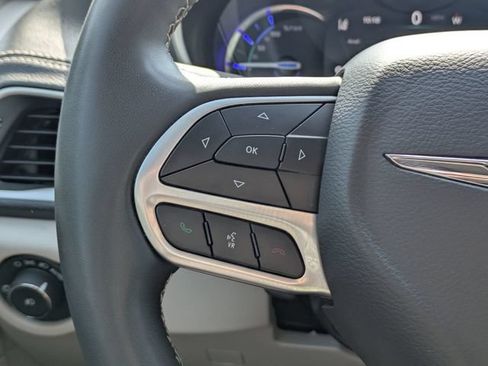 Used 2024 Chrysler Pacifica Limited FWD image 28