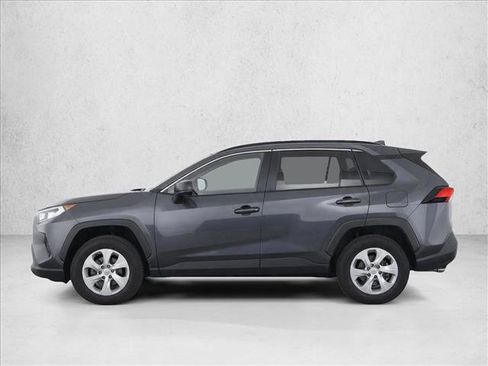 Used 2020 Toyota RAV4 LE FWD image 4