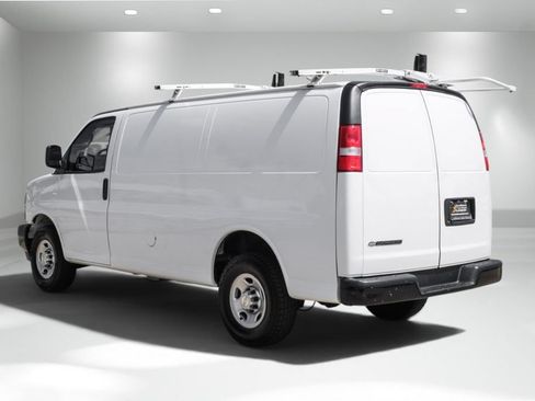 Used 2021 Chevrolet Express 3500 w/ Driver Convenience Package RWD image 8