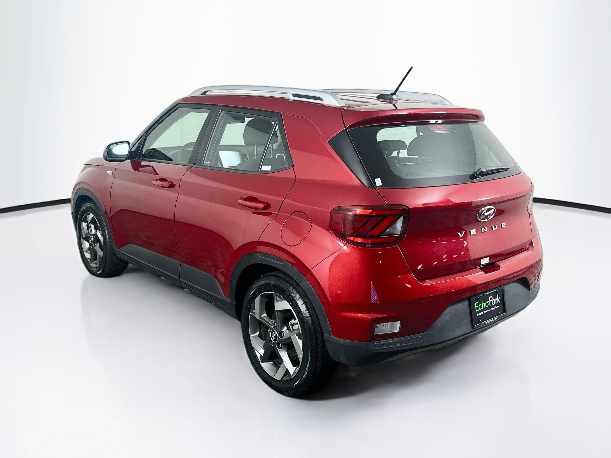 Used 2025 Hyundai Venue SEL FWD image 5