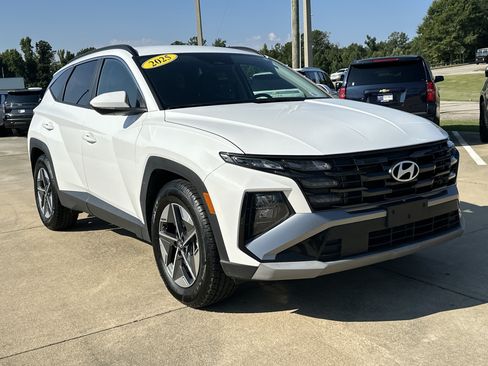 Used 2025 Hyundai Tucson SEL FWD image 3