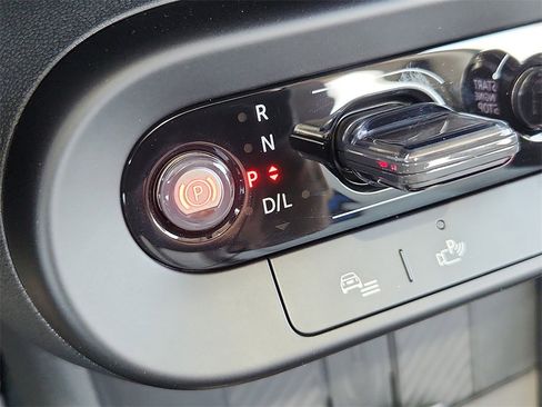 Used 2025 MINI Cooper 2-Door Hardtop image 30