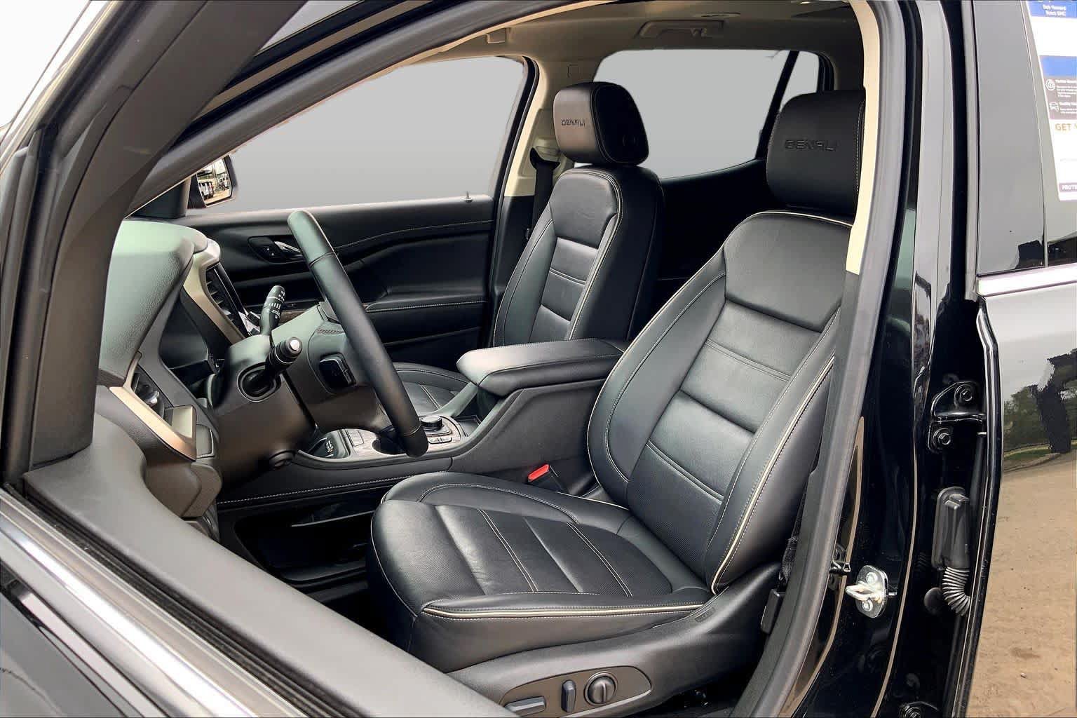 Used 2023 GMC Acadia Denali w/ Black Diamond Edition AWD/4WD image 8