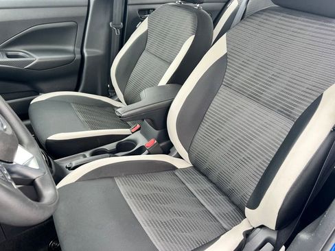 Used 2020 Nissan Versa SV image 10