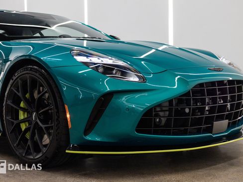 Used 2026 Aston Martin V8 Vantage S RWD image 19