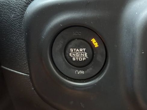 Used 2018 Jeep Wrangler Unlimited Sahara AWD/4WD image 26
