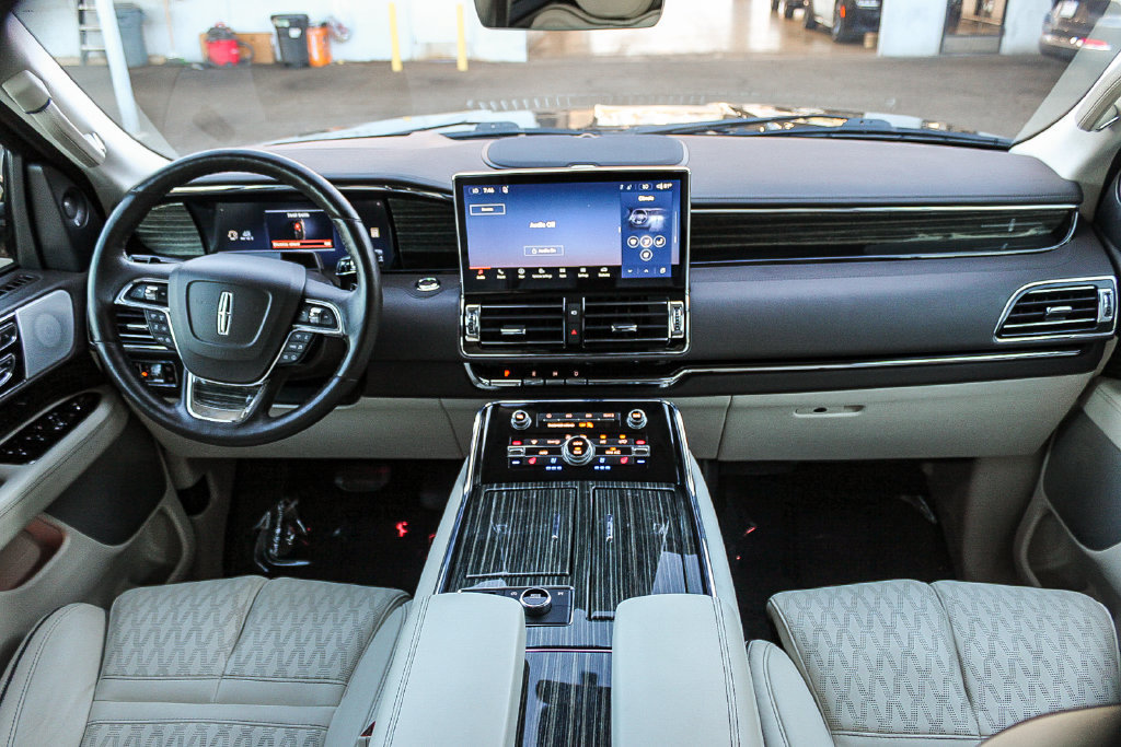 Used 2024 Lincoln Navigator Black Label AWD/4WD image 13